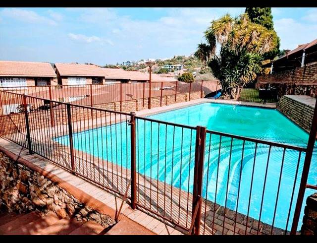 2 BEDROOM TOWNHOUSE FOR SALE IN RIDGEWAY